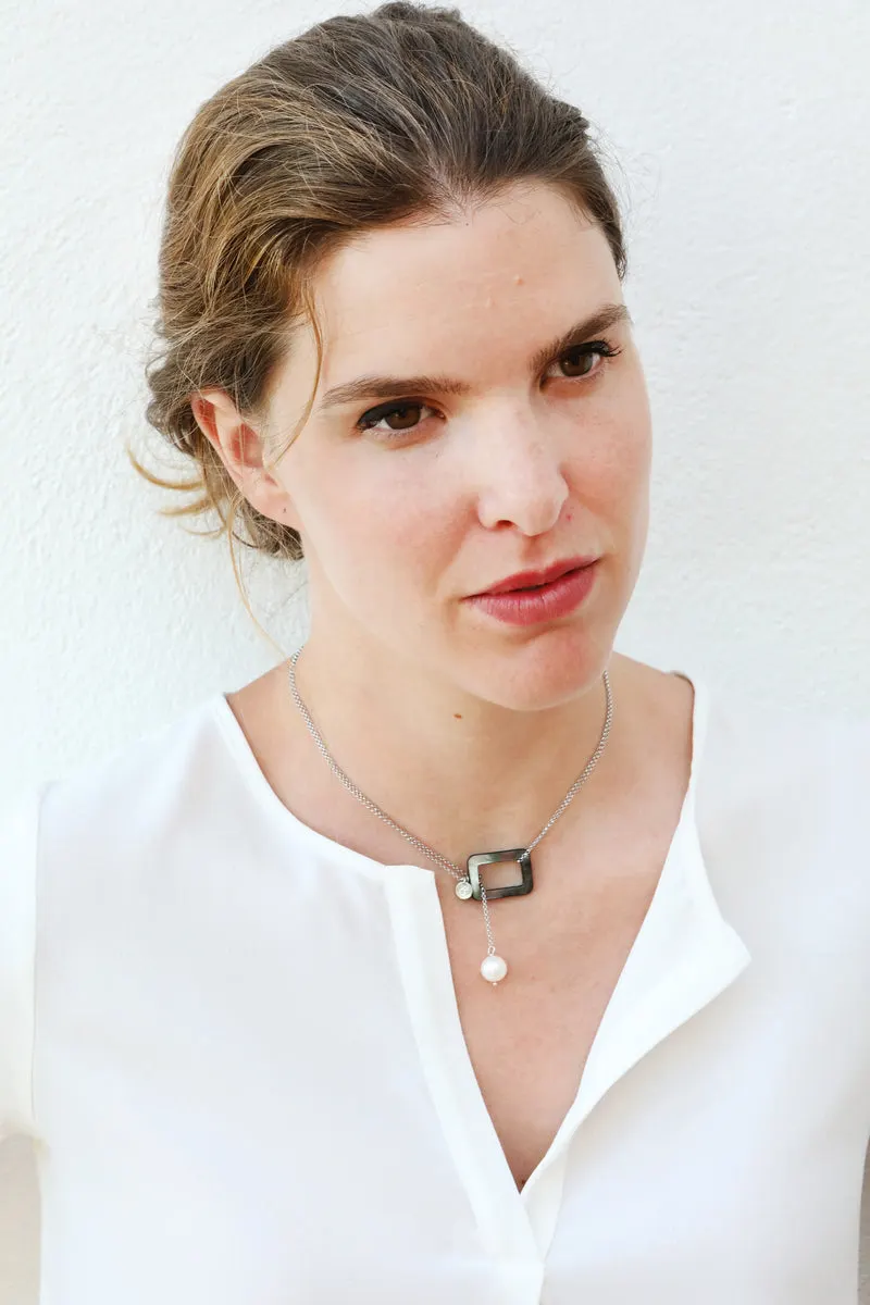 Collier Cravate rectangle noir et blanc