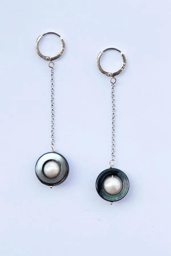 Boucles d'oreilles longues Sel et Poivre, grande nacre