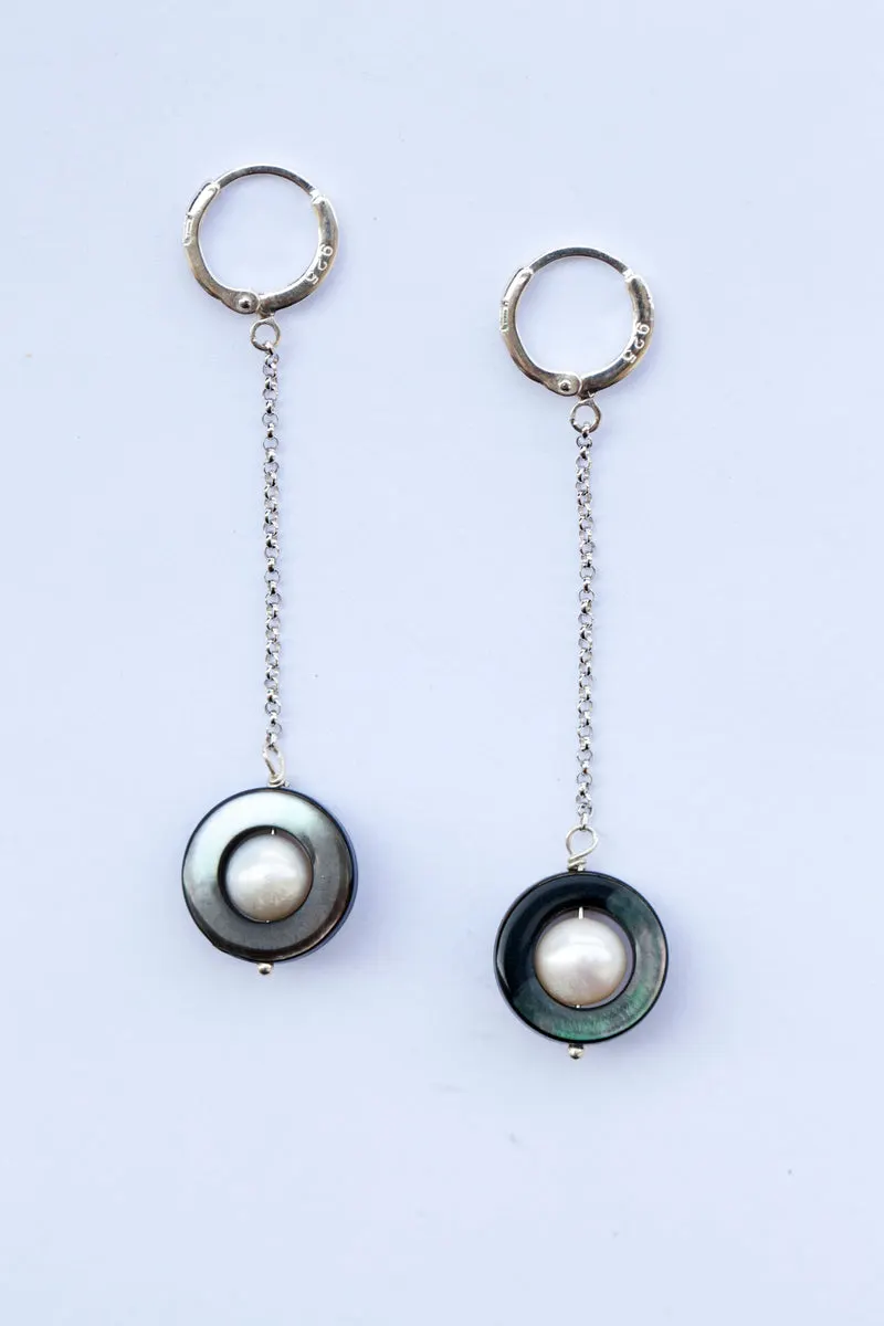 Boucles d'oreilles longues Sel et Poivre, grande nacre